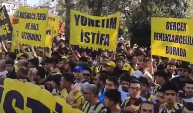 Fenerbahçe taraftarı, Yoğurtçu Parkı'nda Ali Koç'u istifaya davet etti