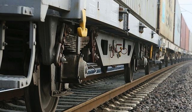 Dehşet treni: Uyuyan yolculara saldırdı, 4 kişi hayatını kaybetti!