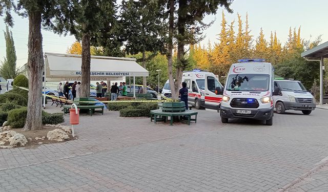 Adana'da mezarlıkta katliam: Anne ve kızlarını katlettiler!