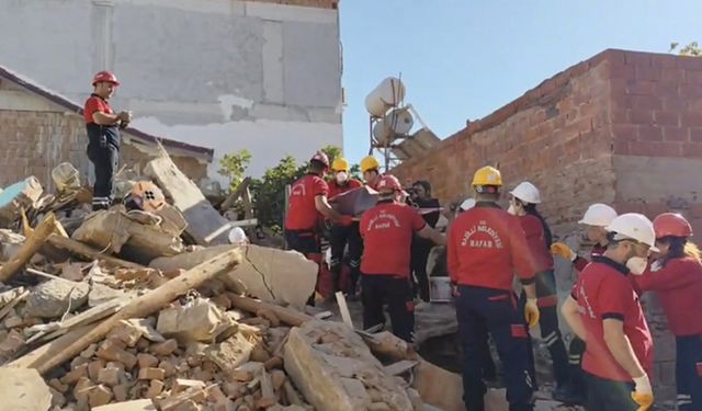 Aydın merkezli meydana gelen deprem senaryosuyla 5 ilde tatbikat yapıldı