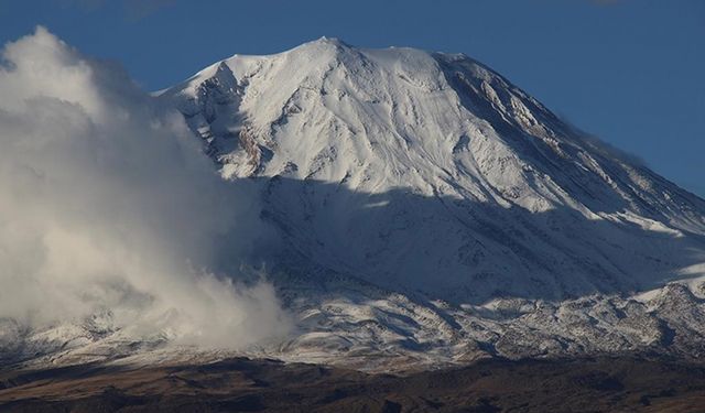 Kars ve Ardahan'da soğuk hava ile kırağı, Ağrı'da kar etkili oldu