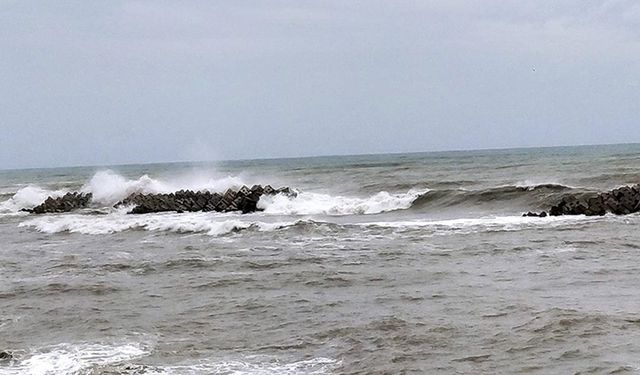 Akçakoca'da balıkçılar olumsuz hava koşulları nedeniyle denize açılamadı