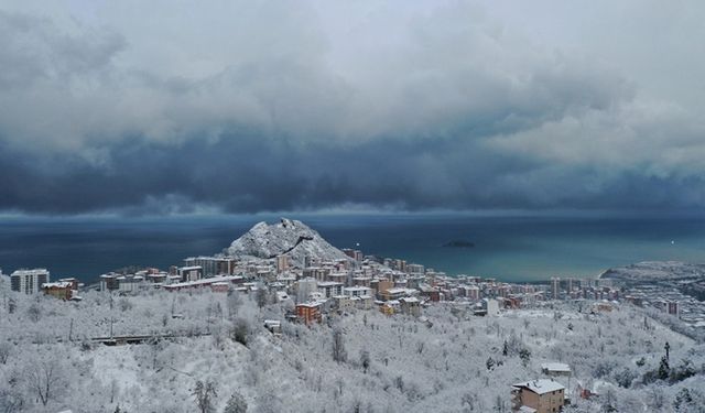 Orta ve Doğu Karadeniz'de kuvvetli sağanak, yüksek kesimlerinde kar bekleniyor