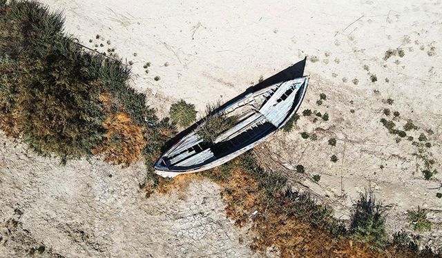 Ege Bölgesi'nin en büyük doğal gölü Bafa, kuraklığın etkisiyle 30 metre çekildi