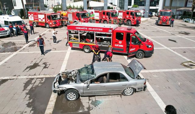 Osmaniye itfaiyesinden, kazada yaralı kurtarma ve yangın tatbikatı