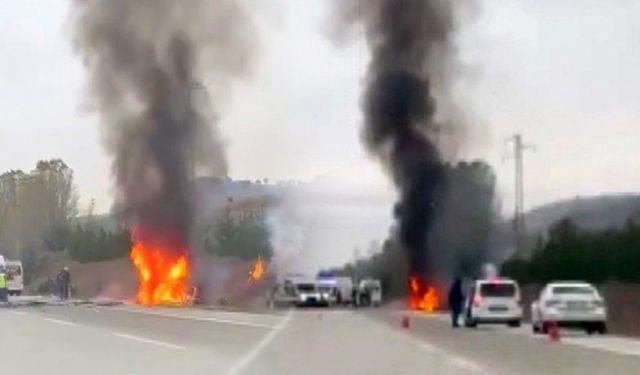 Erzincan'da katliam gibi kaza! Kafa kafaya çarpıştılar