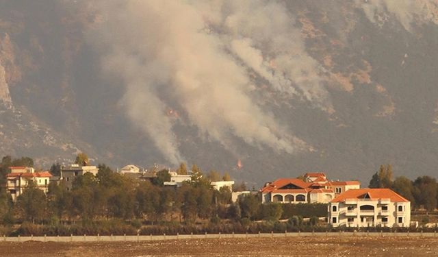 İsrail ordusu, Lübnan'ın güneyindeki köyleri fosfor bombasıyla hedef aldı