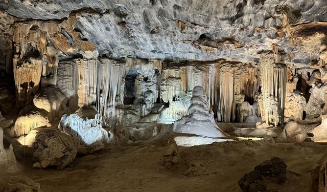 Güney Afrika'nın en eski turistik cazibe merkezi: Cango Mağaraları