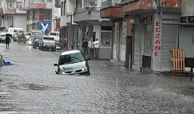 Artvin'in Hopa ilçesinde sağanak hasara yol açtı