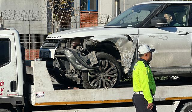 Başakşehir'de feci kaza: İki araç çarpıştı, biri takla attı!