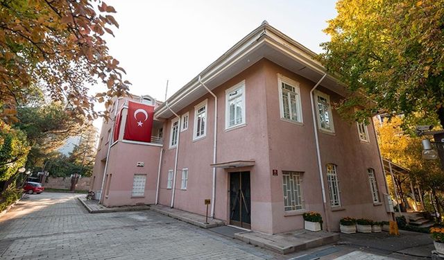 2. Cumhurbaşkanı İnönü'nün evi "Pembe Köşk", 29 Ekim Cumhuriyet Bayramı dolayısıyla ziyarete açıldı