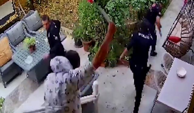 Konya'da sinir krizi geçiren şahıs, polisi sırtından bıçakladı!