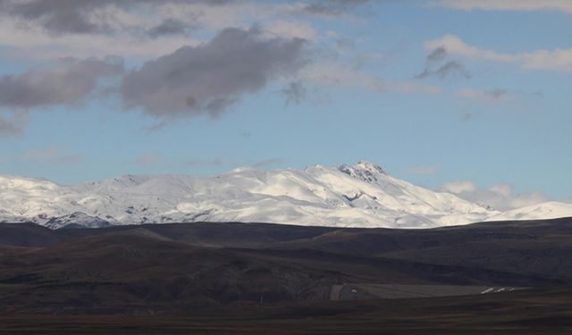 Ardahan, Ağrı ve Kars'ın dağları karla kaplandı