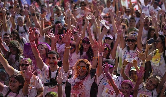 Ankara'da renkli koşu festivali yapıldı