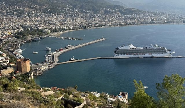 Alanya'ya kruvaziyerle 1209 turist geldi