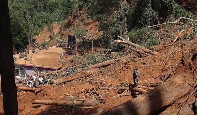 Nepal'deki sel ve toprak kaymalarında ölenlerin sayısı 217'ye çıktı