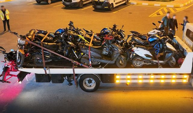 Eyüpsultan’da motosikletliler kaçtı polis kovaladı o anlar kamerada