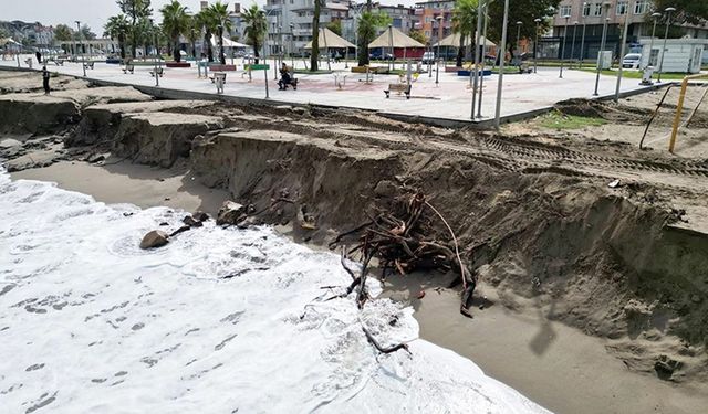 Sakarya'nın Karasu sahilindeki kıyı erozyonu sürüyor