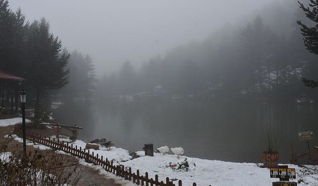 Karla kaplanan Limni Gölü Tabiat Parkı ziyaretçilerini bekliyor