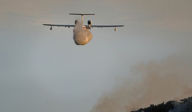 Türkiye'de yangın söndürme çalışmalarına destek veren amfibi uçak Azerbaycan'a döndü