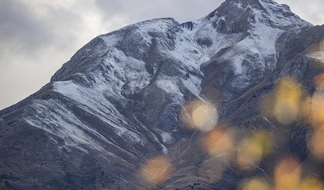 Tunceli'de 3 bin rakımlı zirvelere kar yağdı