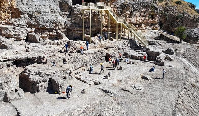 Diyarbakır'daki kazıda Hristiyan din adamlarına ait olduğu değerlendirilen 2 mezar bulundu