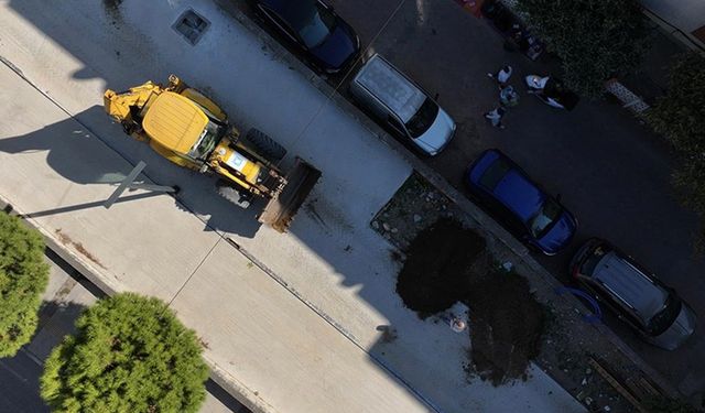 İzmir'de 152 yıllık demir yolunun beton dökülerek kapatılmasına tepki