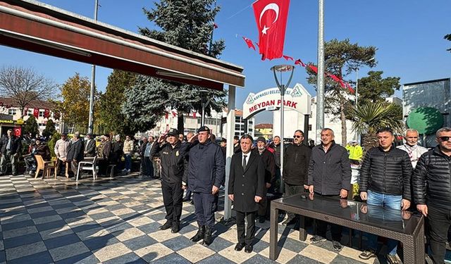 Düzce Depremi'nde hayatını kaybedenler için anma töreni düzenlendi