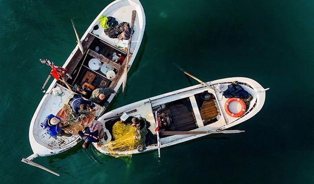 Sakarya'da balıkçılar ekmeklerini tutkunu oldukları denizden çıkarıyor