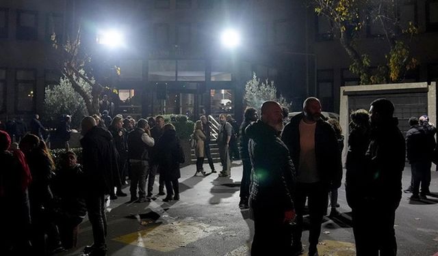 Kadıköy Belediyesi işçilerinin aldığı grev kararı bir dakika sürdü