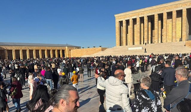 Anıtkabir'de 10 Kasım Atatürk'ü Anma Günü öncesi ziyaretçi akını