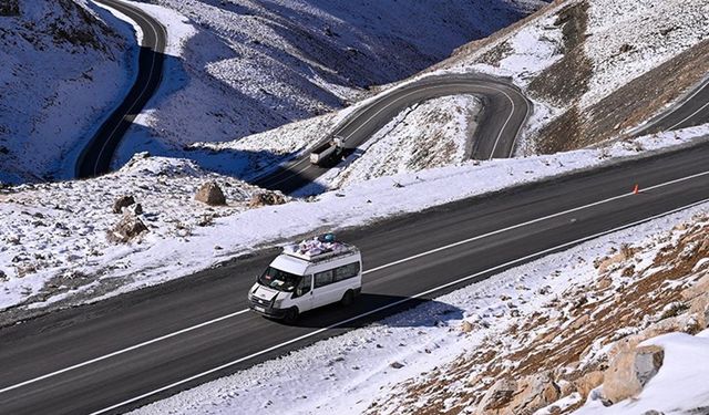 Çığ riski nedeniyle yolları kapatılan Bahçesaraylıların tek isteği çığ tünelleri