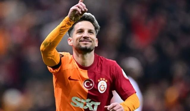 Mertens futbolu bırakacak gibi oynamıyor!