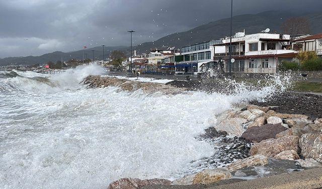 Bursa ve Balıkesir’de sağanak ve lodos etkili oluyor