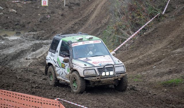 Off-road tutkunu kadın doktor pistlerde rüzgar estiriyor