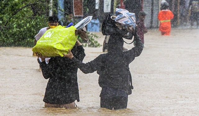 2 haftada 4 tayfun geldi: Ülke harap oldu