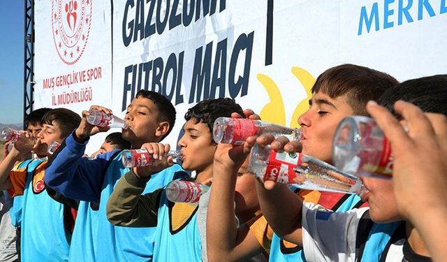 "Gazozuna maç" organizasyonlarıyla çocukları spora yönlendiriyorlar