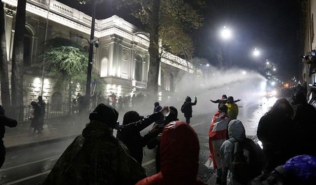 Gürcistan'daki protesto gösterilerine polis müdahalesi