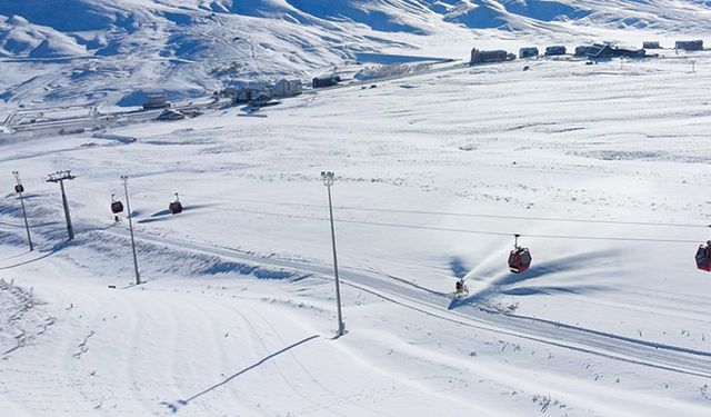 Kayak merkezlerinde en fazla kar kalınlığı 80 santimetreyle Erciyes'te ölçüldü