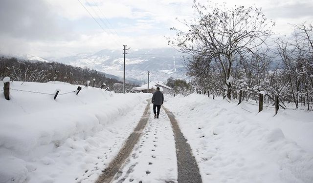 Sakarya, Bolu ve Düzce'nin yüksek kesimlerini kaplayan kar havadan görüntülendi