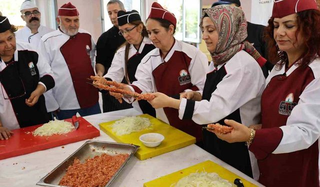 Ustalarından kebap yapımını öğrendiler