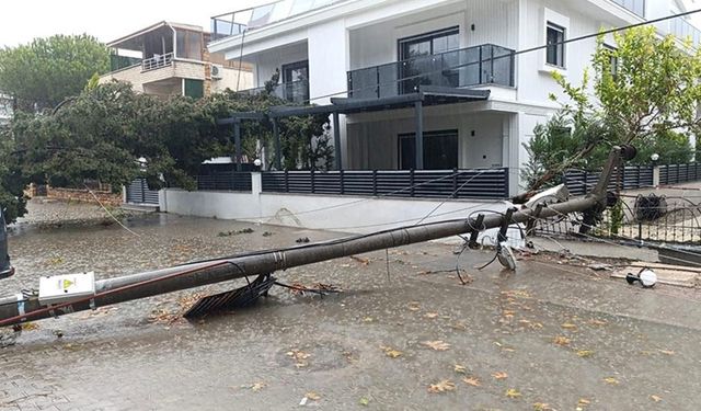 Edremit Körfezi'nde sağanak ve lodos su baskınlarına yol açtı