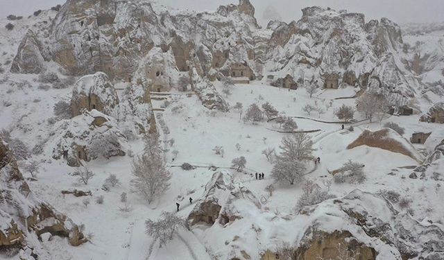 Kapadokya'da turistler karın keyfini yaşadı