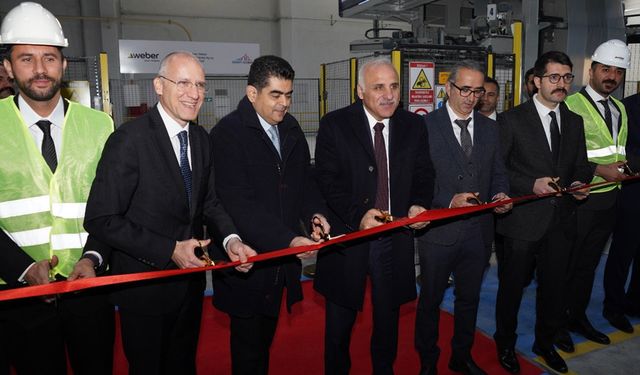 Diyarbakır’da 200 bin ton inşaat malzemesi üretecek fabrikanın açılışı yapıldı