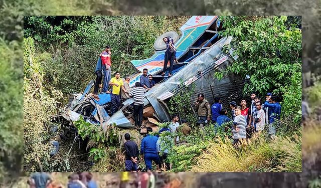 Yolcu otobüsü şarampole yuvarlandı:36 ölü