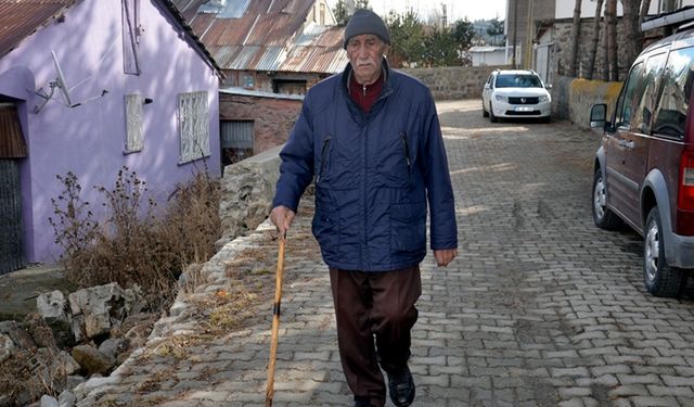 Oksijen cihazından kurtulup 82 yaşında egzersize başladı