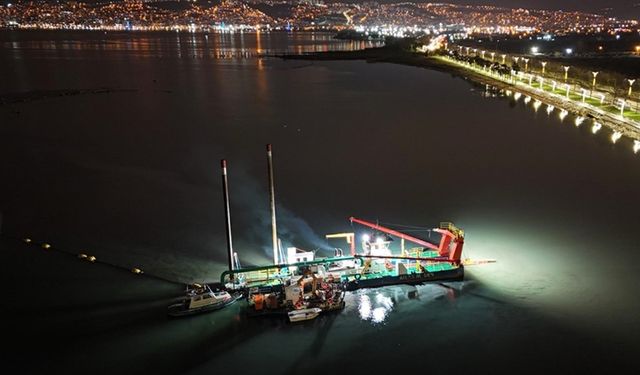 İzmit Körfezi'nden 1 milyon metreküp dip çamuru çıkarıldı