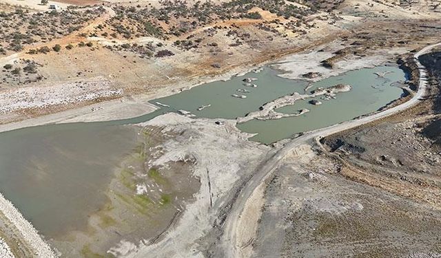 Karaman'daki Yollarbaşı Göleti'nde kuraklığın etkisi görülüyor