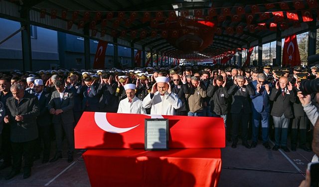 Eğitim sırasında şehit olan Deniz Teğmen Mustafa Kemal Öz Niğde'de defnedildi