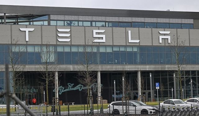 Tesla'nın piyasa değeri 1 trilyon dolara ulaştı